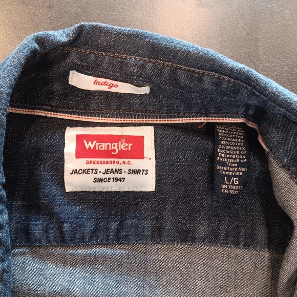 Classic fit western women's pearl snap denim - Picture 3 of 6